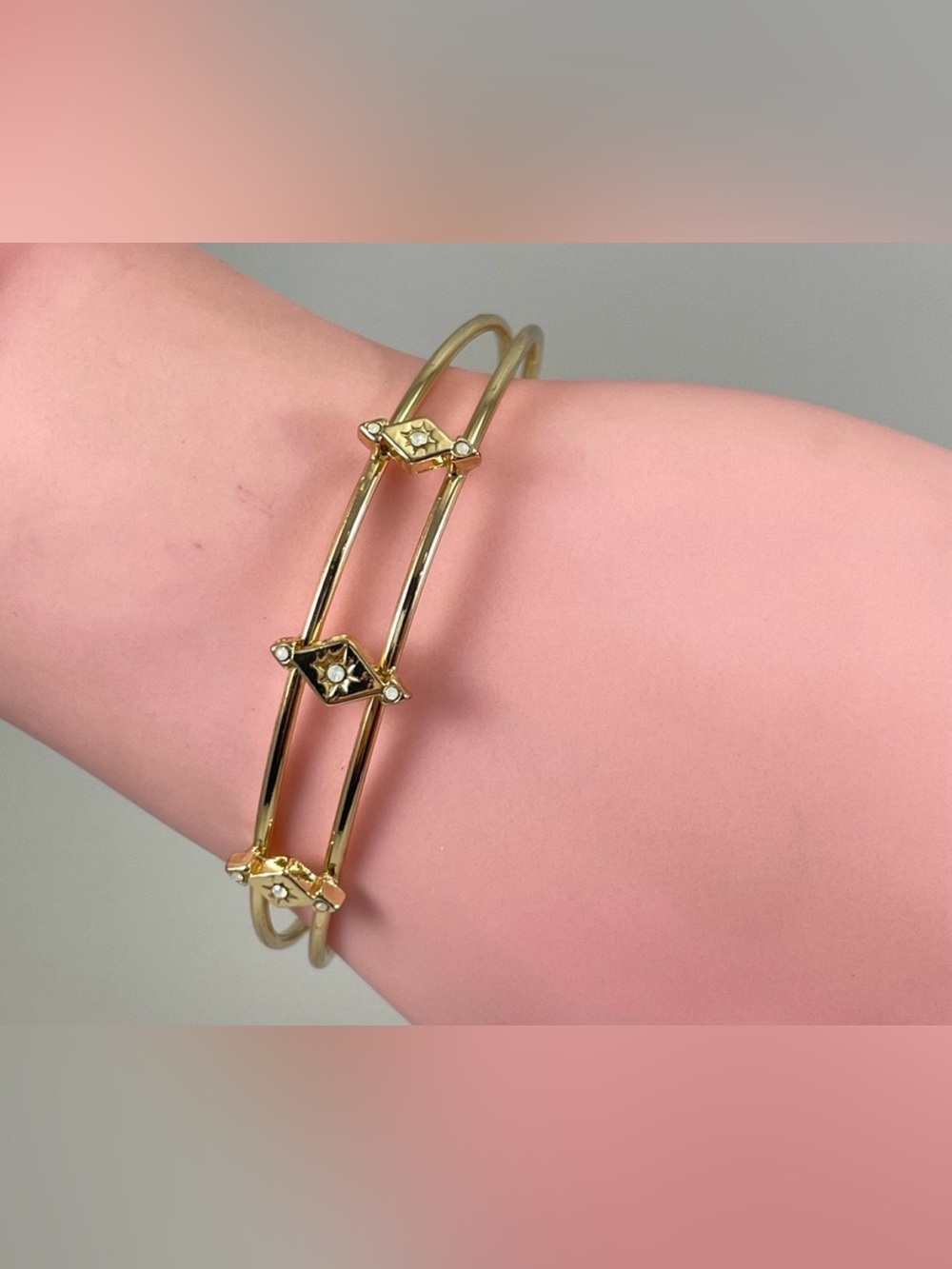 Stunning Gold Tone Whit Rhinestone Dainty Open Cuff Bangle Bracelet Cute Elegant